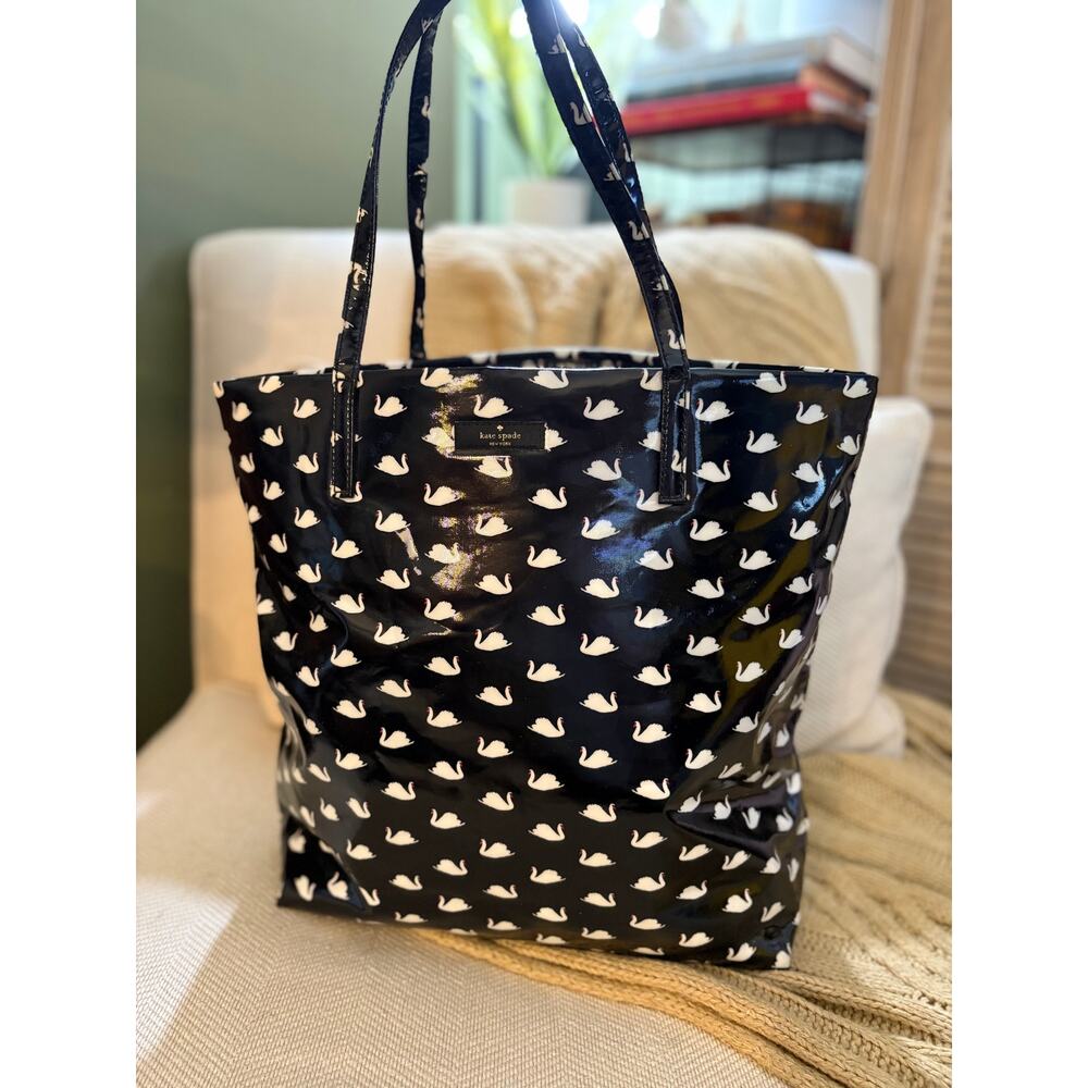 Kate Spade Daycation Bon Shopper Tote Swan Black White